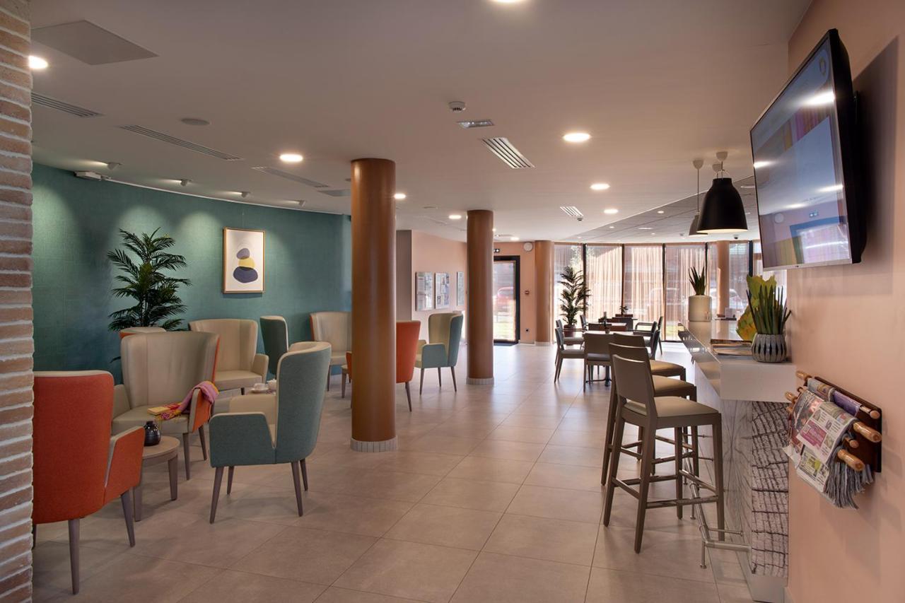 Aparthotel Domitys La Roze De Seine Saint-Aubin-lès-Elbeuf Exterior foto